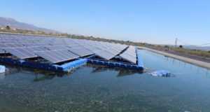 Inauguran en Lorca la primera planta fotovoltaica flotante para ahorrar agua y mejorar su calidad.