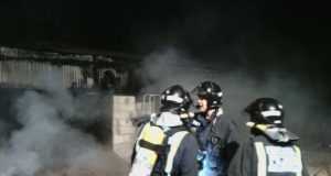 Servicios de Emergencia acudieron a sofocar un incendio de una nave avícola donde murieron 18.000 pollos.