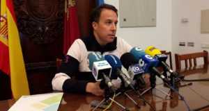 El Ayuntamiento acelera el proceso para la obtención de los terrenos necesarios para construir la nueva base logística de Limusa además expropian parcela en Travesía Puente Gimeno para solucionar error.