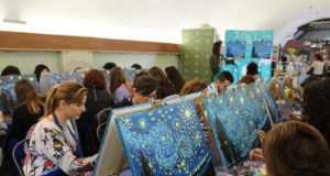 Lorca Taller del Tiempo organiza para el domingo la actividad »Salir con arte en el Castillo de Lorca» en que se pintará la obra »La chica del paraguas» de Afremov.