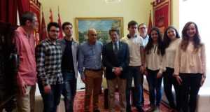 El Alcalde de Lorca felicita a los 6 estudiantes de centros lorquinos reconocidos con los Premios Extraordinarios de ESO, Bachillerato y Enseñanzas Artísticas y Profesionales.