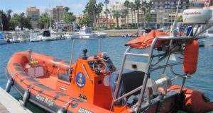 Rescatadas dos personas desde un velero francés varado en la isla del Fraile de Aguilas.