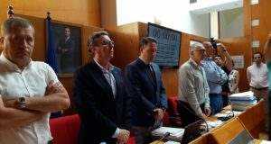 El Pleno del Ayuntamiento guarda un minuto de silencio en señal de condena ante los asesinatos de violencia de género.