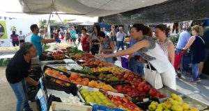 El Ayuntamiento anima a todos los lorquinos a beneficiarse de la amplia oferta que ofrecen los 230 profesionales que componen el Mercado Semanal de los jueves.