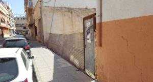 Alertan de la peligrosidad de un solar en la calle Los Talleres de La Viña.