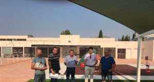 El Ayuntamiento invierte 72.000 € para recuperar la piscina de La Parroquia, que reabre el sábado estrenando área de sombra, césped artificial y zona de juegos infantiles.