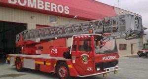 Incendio en una vivienda de un edificio en el Barrio de Los Ángeles en Lorca