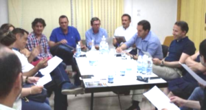 Vecinos de la Hoya piden al Alcalde más control contra el vandalismo, mejorar el cercanias, paso a nivel y los colegios entre otras mejoras.