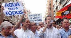 Los regantes murcianos presentan un contencioso por las tarifas del agua aprobadas por el gobierno.