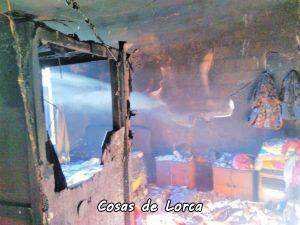 Bomberos apagan un incendio en una vivienda de la Hoya producida por mala combustión de chimenea. 9