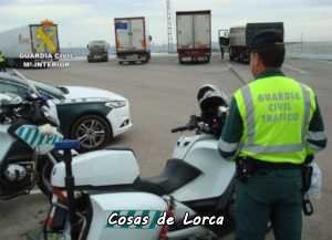 La Guardia Civil detiene a un conductor de camión accidentado por septuplicar la tasa permitida de alcohol en sangre. 5
