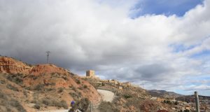 Propuesta de mejora de accesos al Castillo por los pilones y creación de aforo de piedra.
