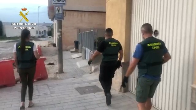 La Guardia Civil libera a una mujer en situación de riesgo que sufría malos tratos y estaba detenida de forma ilegal 11