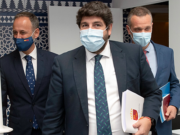 Lopez Miras anuncia que los menores de 30 serán vacunados desde agosto y un bono del 50% para vacaciones en la Región entre octubre 21 a junio 22.