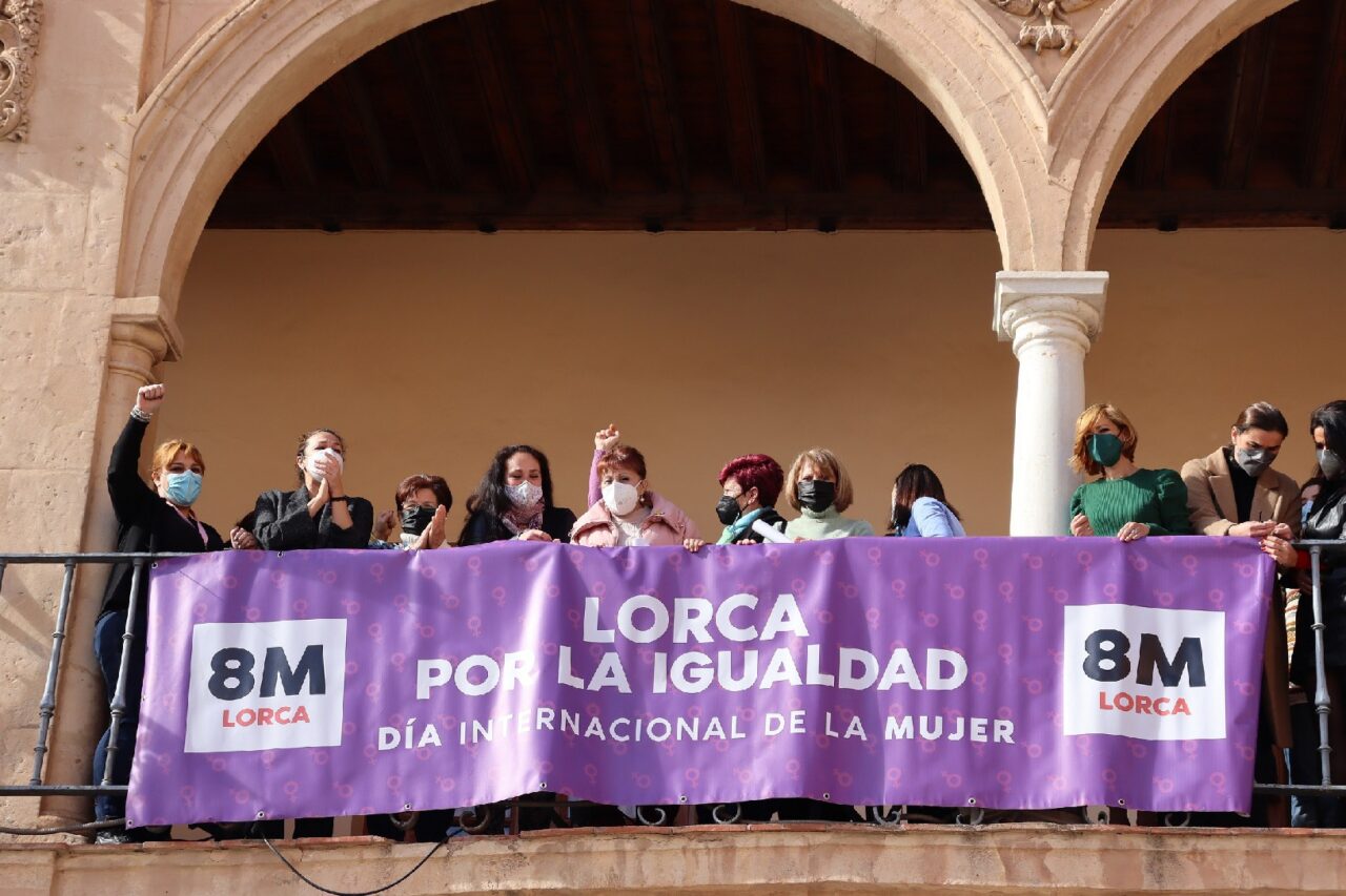 8M