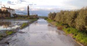 IU-Verdes denuncia la supresión de un badén en el camino de Vera que ha hecho nacer un «río» en la puerta de un vecino