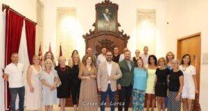 La Corporación Municipal recibe al Grupo Coros y Danzas de Lorca tras haber sido reconocidos con la Medalla de Oro de la Región de Murcia
