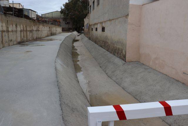 El alcalde de Lorca visita el paso urbano de la Rambla de Los Arcos tras la finalización de los trabajos de acondicionamiento realizados desde el Ayuntamiento 11