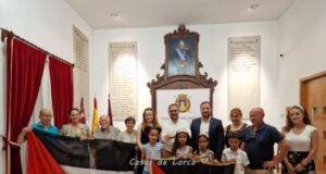 Los seis niños y niñas saharauis que disfrutan del verano en Lorca gracias al programa de acogida temporal ‘Vacaciones en Paz’ visitan el Ayuntamiento