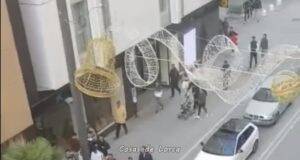 Una multitud de hinchas de Marruecos celebraron con griterio en plena Avenida Juan Carlos I, el triunfo de su selección