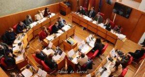 El Ayuntamiento de Lorca acuerda regular la ubicación de las salas de juego a 500 metros de centros educativos y limitar el uso de los bajos comerciales como viviendas