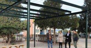 El Ayuntamiento de Lorca ejecuta trabajos para la instalación de nuevas zonas de sombraje en varios colegios públicos del municipio