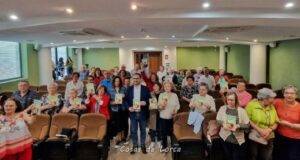 Un total de 71 mayores de Lorca se unen para editar el libro de cocina denominado ‘Recetas de una generación’ donde comparten sus grandes dotes culinarias