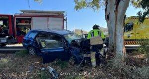 Dos mujeres atrapadas y heridas en un accidente de tráfico con un solo coche implicado en Lorca