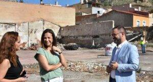 El alcalde de Lorca en funciones visita los trabajos de derribo de una antigua fábrica que permitirán conectar los barrios de San Lázaro y El Calvario