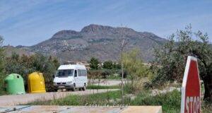 La Policía Local de Lorca sorprende a una persona mientras arrojaba basura de manera ilegal en camino Viejo del Puerto