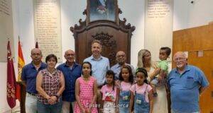 Fulgencio Gil recibe en el ayuntamiento a los niños saharauis que disfrutarán del verano en Lorca gracias al programa de ayuda «Vacaciones en paz»