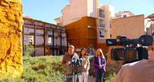Urbanismo se pone a disposición de los propietarios de solares de la calle Álamo para iniciar su reconstrucción
