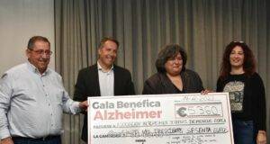 El alcalde preside el acto de entrega de la recaudación obtenida tras la ‘Gala Benéfica a favor de la Asociación de Alzheimer de Lorca’