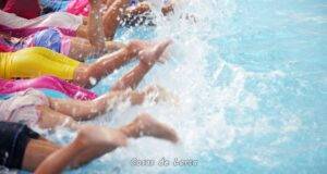 Más de un millar de cursillistas participan en el programa de actividades acuáticas en las piscinas de San Antonio y Felipe VI