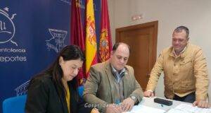 Menores del centro de atención temprana recibirán asistencia deportiva gracias al convenio firmado por Eliocroca y APAT