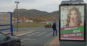 Los nuevos MUPIS digitales contravienen la ordenanza sobre tráfico