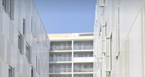 Un centenar de vecinos del residencial San Mateo temen por la fachada de su edificio