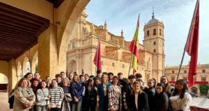 El alcalde, Fulgencio Gil, da la bienvenida a más de una decena de alumnos de intercambio que exportarán la cultura de Lorca por Europa