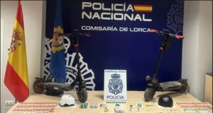 Detenidos 4 personas en el barrio de la Viña por tráfico de drogas que repartían en patinete