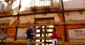 El alcalde de Lorca ha comunicado la planificación para erigir 11 viviendas junto a 11 plazas de aparcamiento en un terreno del casco antiguo de la ciudad.