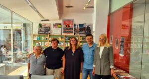 Purificación Gázquez, ganadora del sexto Certamen de Relatos Cortos de la Biblioteca de Purias