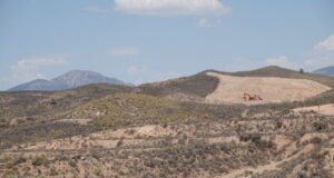 Destrozo de montañas lorquinas en el Día Mundial Medio del Ambiente