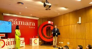 El alcalde asegura en la entrega del Premio Pyme del Año que está remitiendo el modelo de »ciudad dormitorio»