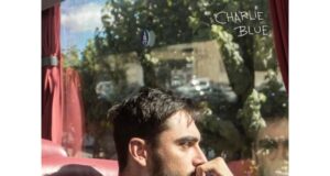 Charlie Blue presenta «Billete de ida»