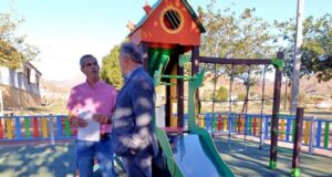 El Ayuntamiento acomete las obras de mejora del parque de Ramonete, con nuevos juegos infantiles, inclusivos y bio saludables