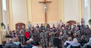 Fulgencio Gil felicita la Navidad a los mayores de Lorca en su tradicional visita a las residencias