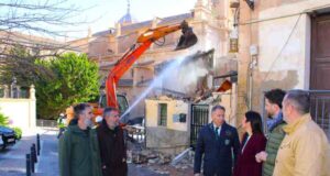 La demolición de tres inmuebles junto a la vieja Cárcel inicia la regeneración del área de los Barrios Altos de Lorca