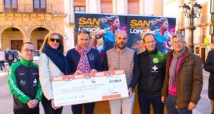 El club #retoyosípuedo recibe los 7.086 euros recaudados en la San Silvestre ‘Ciudad de Lorca’ para ‘Mi Princesa Rett’