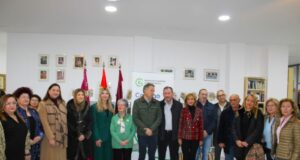 El alcalde inaugura la nueva sede de la Asociación Española contra el Cáncer