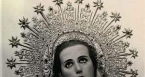 El Paso Blanco celebra el Día de la Candelaria con la presentación de los niños a la Virgen